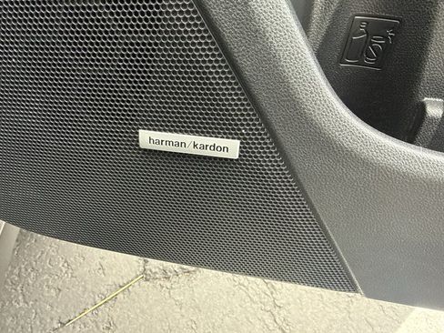 Used 2019 Subaru Crosstrek 2.0i Limited w/ Moonroof Package w/Navigation AWD/4WD image 23