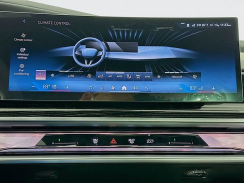 New 2026 BMW 750e xDrive w/ Executive Package image 14