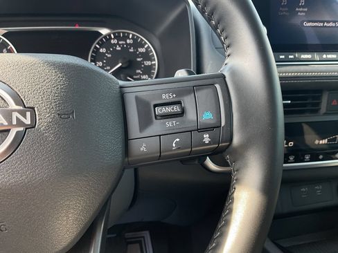 Used 2025 Nissan Rogue SV AWD/4WD image 34