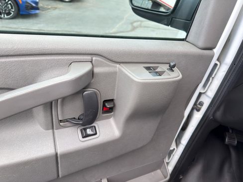 Used 2018 GMC Savana 2500 Extended RWD image 37