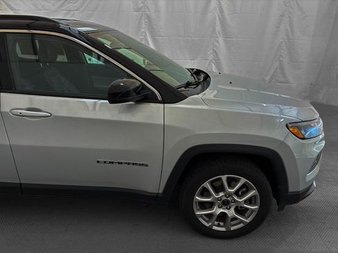 Used 2025 Jeep Compass Limited AWD/4WD image 9