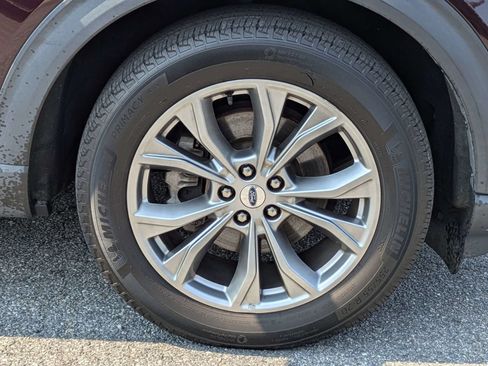 Used 2022 Ford Explorer XLT w/ Equipment Group 202A AWD/4WD image 6