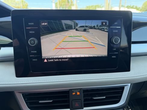 Used 2025 Volkswagen Taos SE image 20