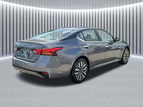 Used 2024 Nissan Altima 2.5 SV FWD image 6