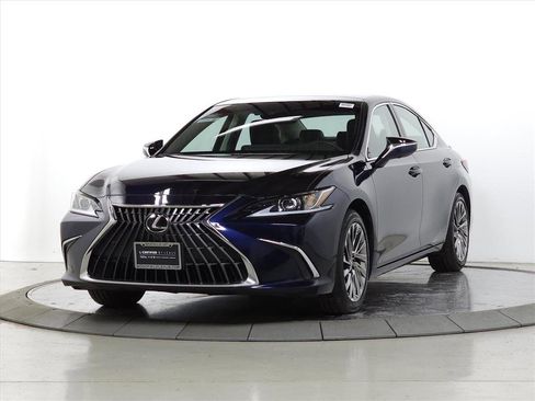 Used 2025 Lexus ES 350 w/ Luxury Package image 3