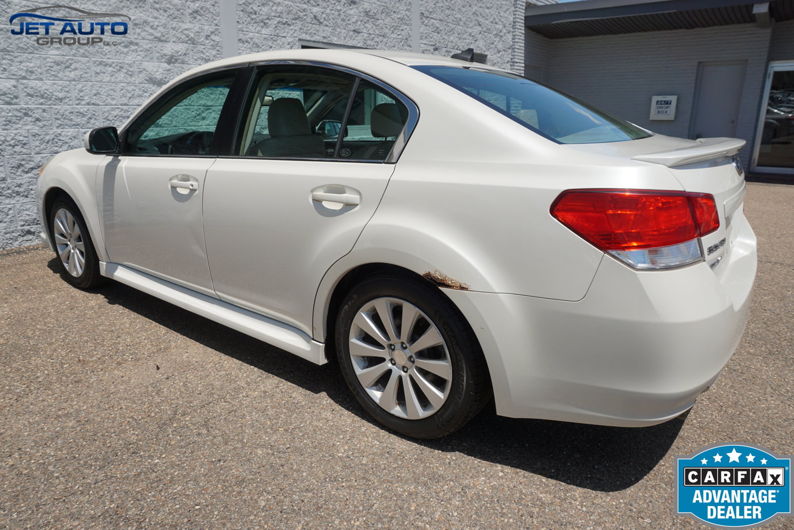 Used 2011 Subaru Legacy 2.5i Limited w/ Appearance Package 1H AWD/4WD image 8