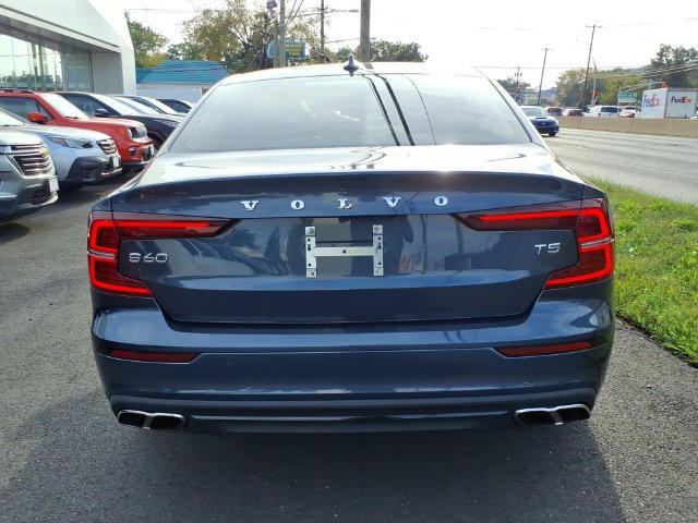 Used 2020 Volvo S60 T5 Momentum FWD image 5
