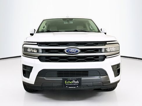 Used 2024 Ford Expedition Max XLT image 2