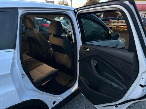 Used 2017 Ford Escape SE w/ SE Cold Weather Package image 15