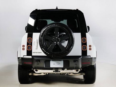 New 2026 Land Rover Defender 110 X-Dynamic SE image 7