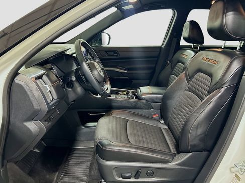 Used 2024 Nissan Pathfinder Rock Creek AWD/4WD image 18