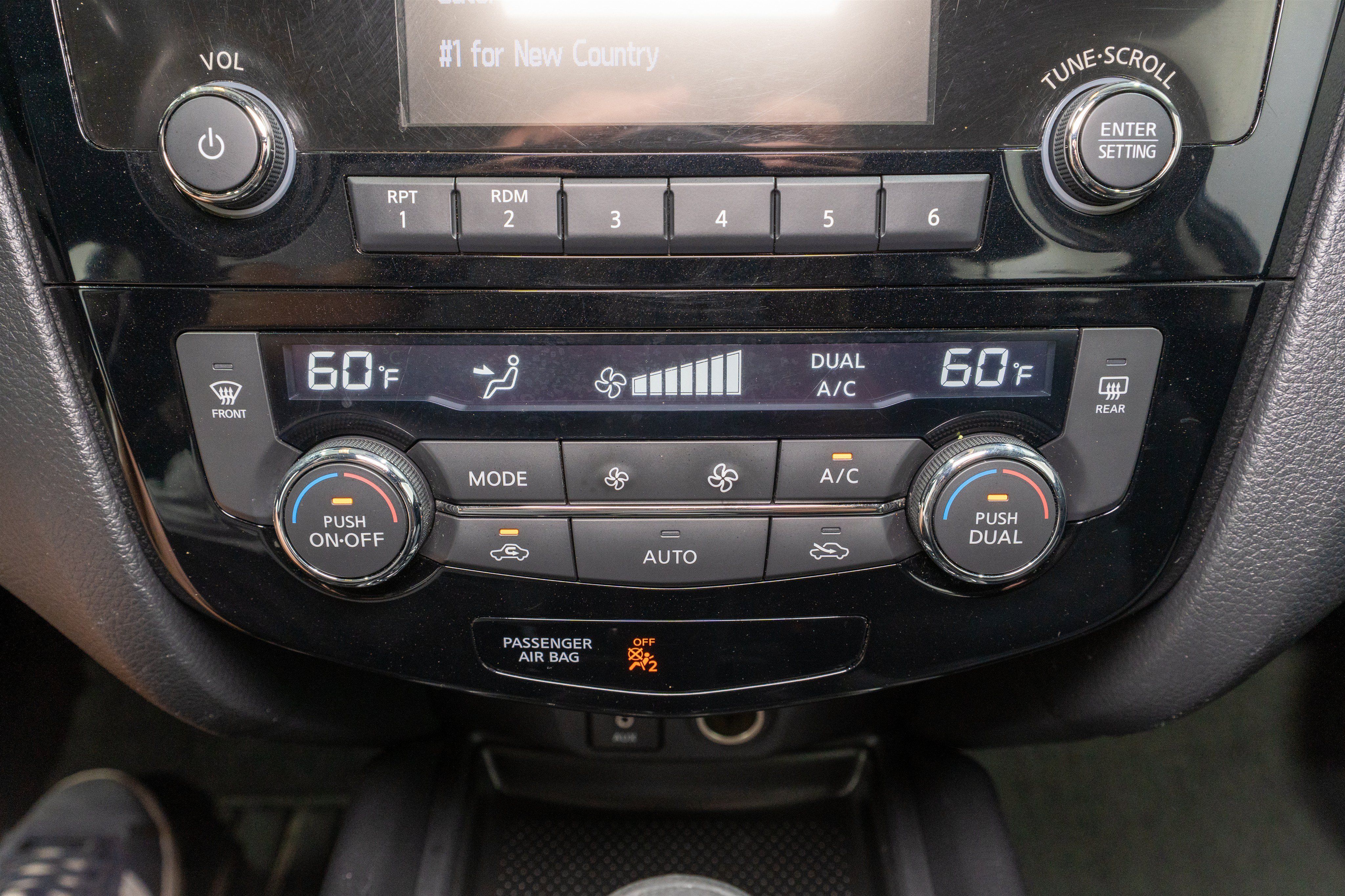 Used 2016 Nissan Rogue SV AWD/4WD image 17