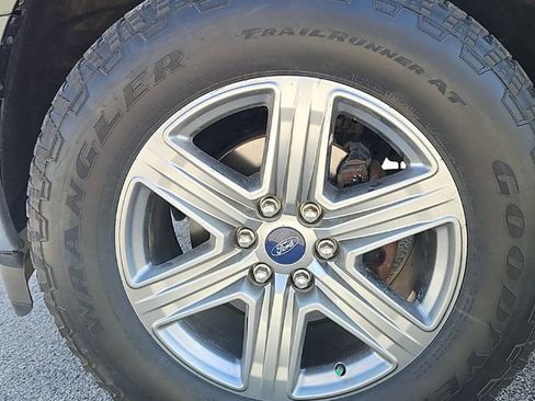 Used 2022 Ford F150 Lariat AWD/4WD image 9