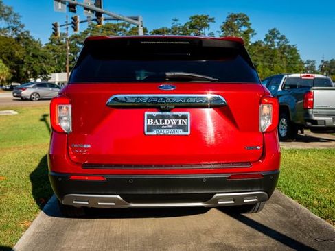 Used 2023 Ford Explorer XLT w/ Equipment Group 202A image 5