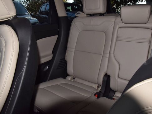 Certified 2025 Lincoln Corsair AWD w/ Equipment Group 101A image 19