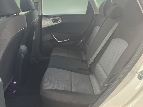 Used 2023 Kia Soul LX w/ LX Technology Package FWD image 15