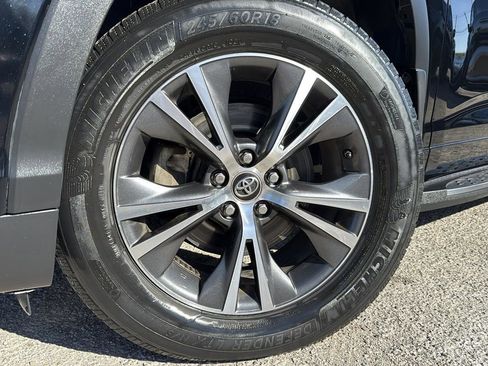 Used 2016 Toyota Highlander XLE image 6