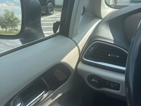 Used 2023 Chrysler Voyager LX FWD image 19