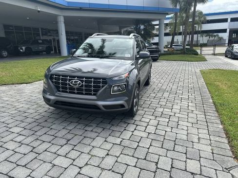 Used 2025 Hyundai Venue SEL FWD image 19