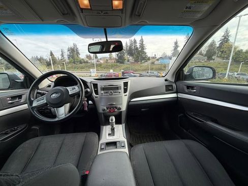 Used 2010 Subaru Outback 2.5i Premium image 5