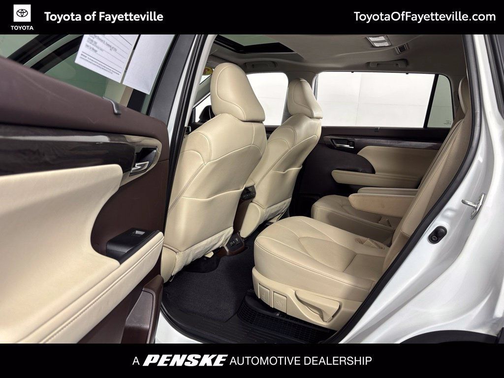 Used 2021 Toyota Highlander Limited FWD image 31