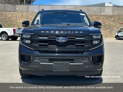 Used 2025 Ford Expedition Active AWD/4WD image 9
