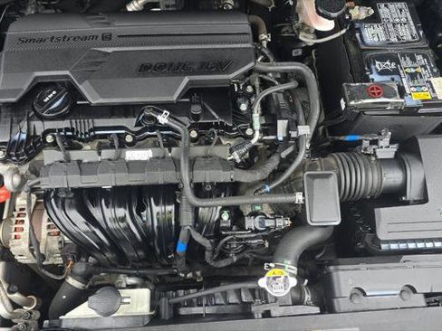 Used 2021 Hyundai Elantra SE FWD image 23
