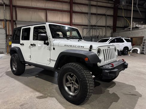 Used 2012 Jeep Wrangler Unlimited Rubicon w/ Connectivity Group image 2