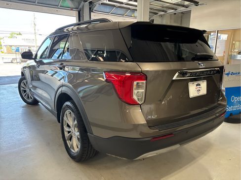 Used 2021 Ford Explorer XLT w/ Equipment Group 202A AWD/4WD image 6