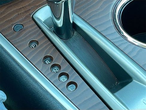 Used 2020 Nissan Pathfinder Platinum image 17