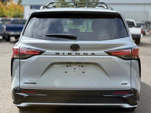 Used 2026 Toyota Sienna XSE AWD/4WD image 4