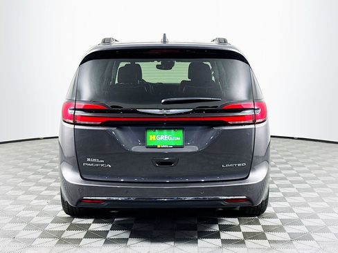 Used 2022 Chrysler Pacifica Limited image 8