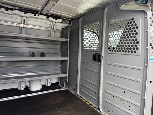 Used 2018 Chevrolet Express 2500 w/ Enhanced Convenience Package image 15