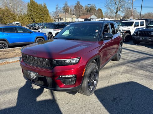 New 2025 Jeep Grand Cherokee Limited w/ Trailer Tow Package image 2