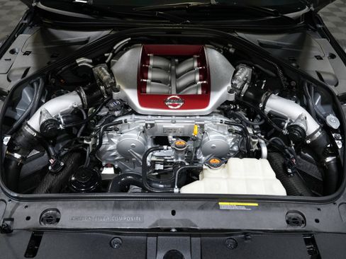 Used 2019 Nissan GT-R image 43