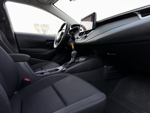 Used 2025 Toyota Corolla LE image 33