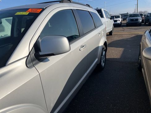 Used 2010 Dodge Journey SXT w/ Premium Convenience Group image 7