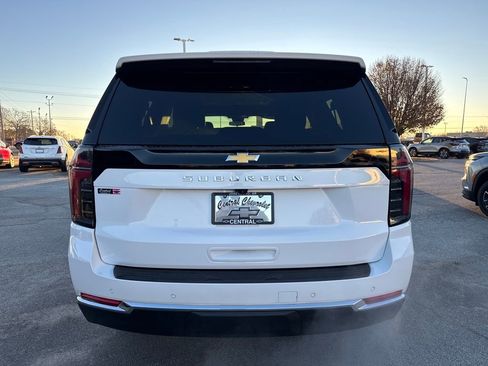 Used 2025 Chevrolet Suburban LS image 5