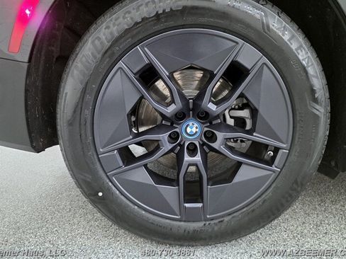 Used 2024 BMW iX xDrive50 AWD/4WD image 31