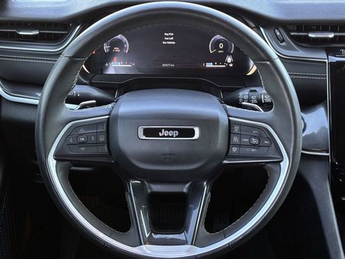 Used 2023 Jeep Grand Cherokee L Laredo image 10