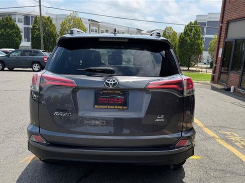 Used 2017 Toyota RAV4 LE AWD/4WD image 9