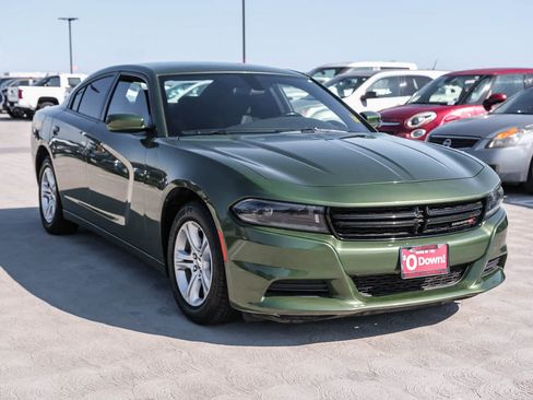 Used 2022 Dodge Charger SXT RWD image 3