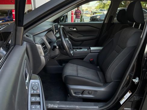 Used 2025 Nissan Rogue SV FWD image 10