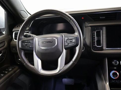 Used 2022 GMC Yukon XL Denali AWD/4WD image 28