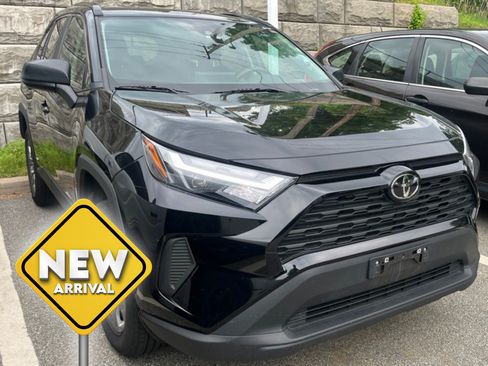 Used 2025 Toyota RAV4 LE AWD/4WD image 1
