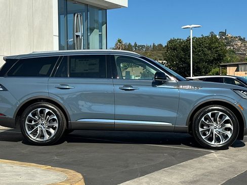 New 2025 Lincoln Aviator Premiere w/ Equipment Group 101A image 2