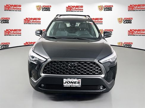 Certified 2022 Toyota Corolla Cross XLE image 12