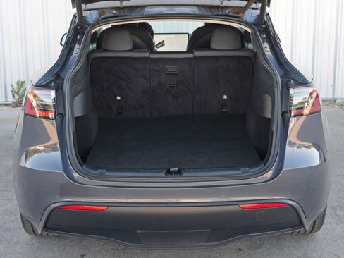 Used 2021 Tesla Model Y Long Range image 9