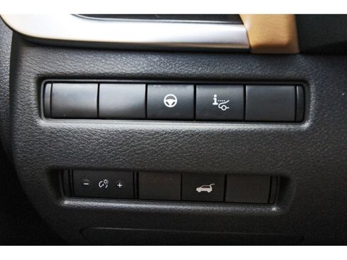 Used 2023 Nissan Rogue Platinum w/ Platinum Premium Package image 18