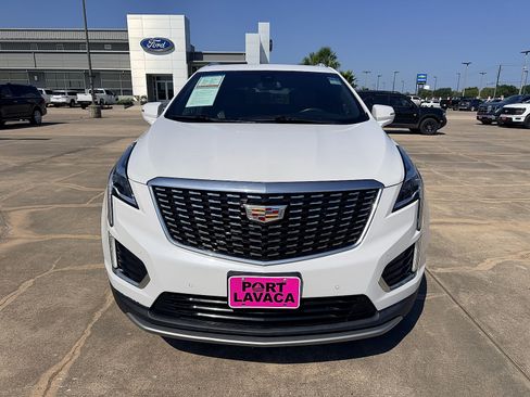 Used 2021 Cadillac XT5 Premium Luxury FWD image 2
